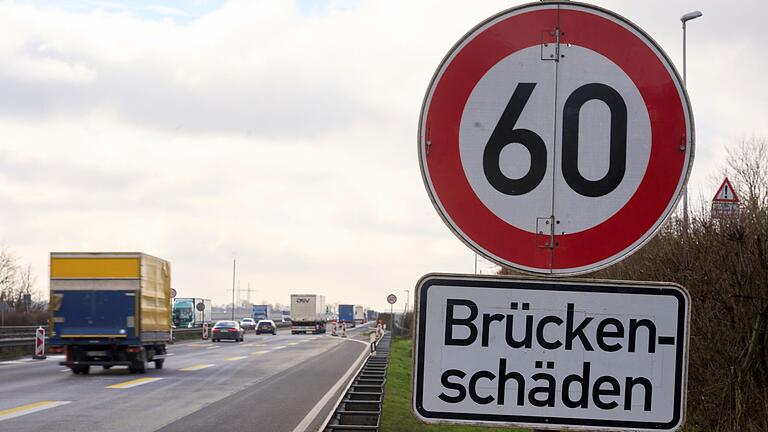 Marode Brücken       -  Viele Autobahnbrücken sind in die Jahre gekommen