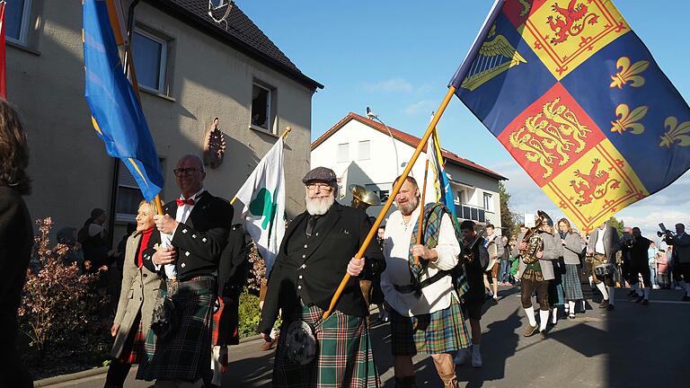 Mal Wind, mal Sonnenschein: Irisches Wetter herrschte bei der Parade zum St. Patrick´s Day in Waigolshausen. Mal Wind, mal Sonnenschein: Irisches Wetter herrschte bei der Parade zum St. Patrick´s Day in Waigolshausen.