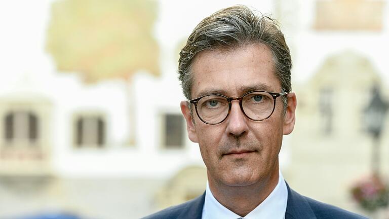 Oberbürgermeister Christian Schuchardt hofft, dass die Würzburger Galeria-Kaufhof-Filiale noch gerettet wird.