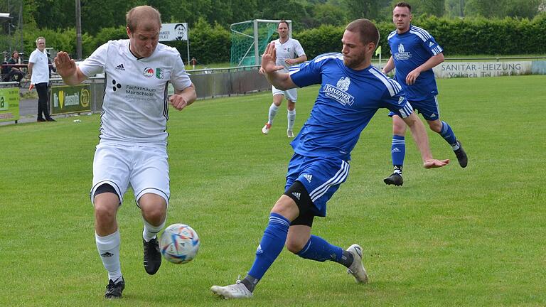 Lorenz Scheller (rechts) will mit dem SV Stammheim via Relegation in die Bezirksliga Ost aufsteigen.