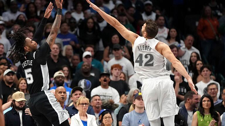 Dallas Mavericks - San Antonio Spurs       -  Maxi Kleber beendete mit den Dallas Mavericks eine Serie von zuletzt vier Niederlagen.