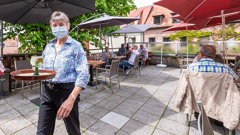 Besuche in der Gastronomie sind ab Freitag ohne Test möglich. Im Bild das Weinrestaurant Spielberg in Randersacker.