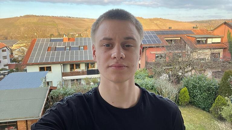 Paul Schneider besucht die 11. Klasse der Fachoberschule Würzburg. Paul Schneider besucht die 11. Klasse der Fachoberschule Würzburg.