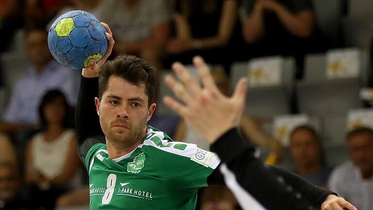 Handball, 2. Bundesliga, HSC 2000 Coburg - DJK Rimpar Wölfe       -  Fällt lange aus: Rimpars Linksaußen Dominik Schömig.