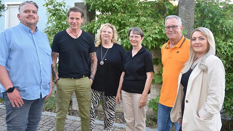 Die Führungsriege der Friseurinnung Haßberge (von links):&nbsp; Volkmar Greb (stellvertretender Obermeister), Innungsobermeister Oliver Merkl, Regina Aumüller, Helene Wolf, Bernd Sauer und Ludmilla Steinbrecher.