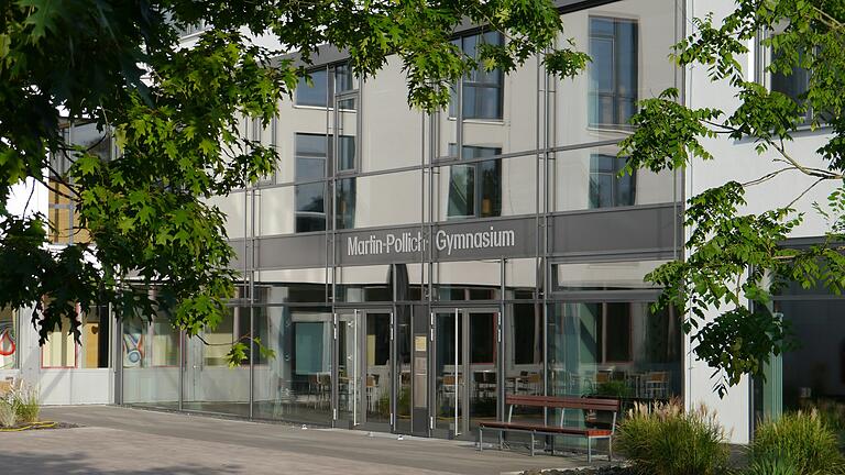 Elterntaxis sind vor dem Martin-Pollich-Gymnasium in Mellrichstadt durchaus ein Problem. Elterntaxis sind vor dem Martin-Pollich-Gymnasium in Mellrichstadt durchaus ein Problem.