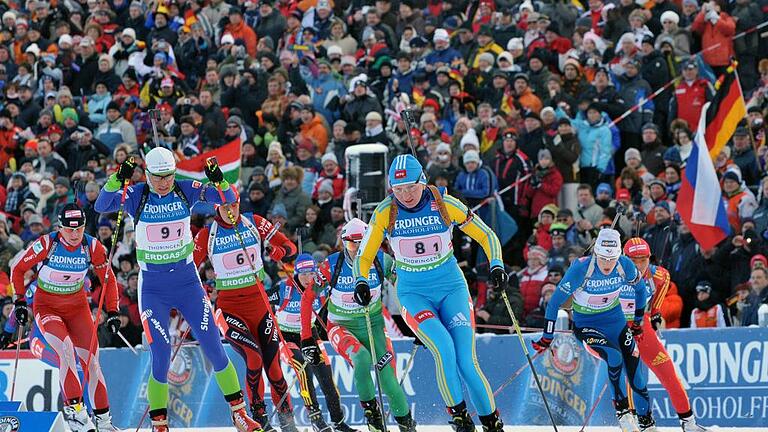 Biathlon Weltcup - Staffel Frauen       -  Zum Biathlon-Weltcup kommen jährlich mehrere zehntausend Besucher.