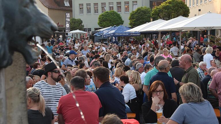 Abgesagt: Wegen der Corona-Krise wird es dieses Jahr keine Donnerstagskonzerte auf dem Bad Neustädter Marktplatz geben. Unser Bild entstand beim letzten Donnerstagskonzert 2019.