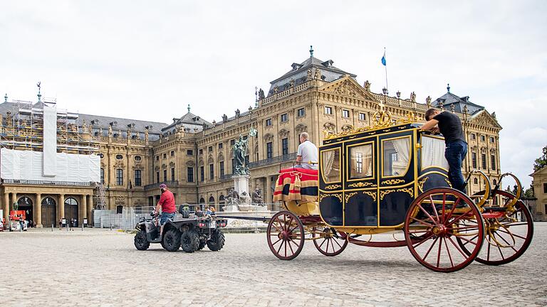 Die kaiserliche Kutsche fährt vor: An und in der Residenz drehte RTL am Montag die letzten Szenen für die Serie 'Sisi'.