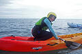 Durch ihre Diabetes-Erkrankung lässt sich Laura Thompson nicht einschränken. Nun möchte sie anderen Kindern helfen, die Krankheit in ihr Leben zu integrieren.  Das Foto zeigt Laura beim Seakayaking an der Irischen Küste von Bray.