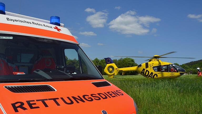 Ein 81-jähriger Rhön-Grabfelder fuhr im Landkreis Fulda gegen einen Ampelmast. Er musste mit dem Rettungshubschrauber (Symbolbild) in ein Krankenhaus geflogen werden.