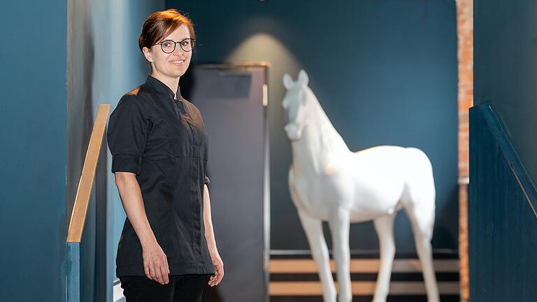 Cornelia Fischer aus Oberaltertheim hat die Nachfolge von Sternekoch Steffen Szabo als Küchenchefin in der Volkacher 'Schwane' angetreten.