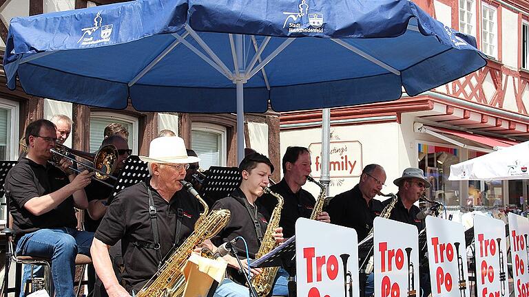 Die Brassband TroPoSax lädt 2018 zum Swing in den Mai.