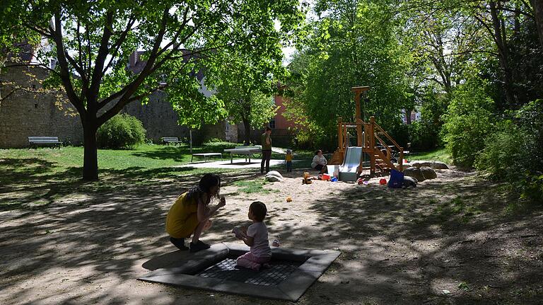 Idylle an der Stadtmauer in Heidingsfeld: Der Spielplatz wurde vor Kurzem neu gestaltet.