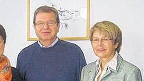 Zehnjähriges Bestehen: Die Vorstandsmitglieder des Hilfsfonds Waldbüttelbrunn (von links) mit Jürgen Böhm, Rita Scherer, Bürgermeister Alfred Endres, Roswitha Drewes und Hans-Jürgen Helwig. Zehnjähriges Bestehen: Die Vorstandsmitglieder des Hilfsfonds Waldbüttelbrunn (von links) mit Jürgen Böhm, Rita Scherer, Bürgermeister Alfred Endres, Roswitha Drewes und Hans-Jürgen Helwig.