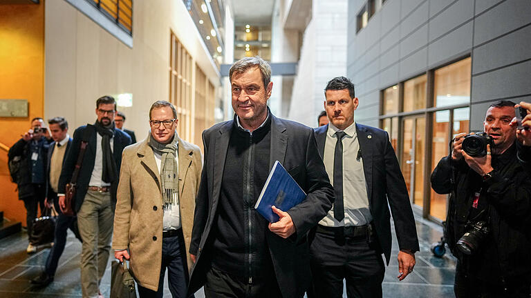 Union und SPD nehmen Sondierungen auf - 28.02.2025, Berlin: Markus Söder, CSU-Vorsitzender und Ministerpräsident von Bayern, kommt zum ersten Sondierungsgespräch nach der Bundestagswahl mit den Unionsparteien im Jakob-Kaiser-Haus an. Foto: Kay Nietfeld/dpa +++ dpa-Bildfunk +++ Union und SPD nehmen Sondierungen auf - 28.02.2025, Berlin: Markus Söder, CSU-Vorsitzender und Ministerpräsident von Bayern, kommt zum ersten Sondierungsgespräch nach der Bundestagswahl mit den Unionsparteien im Jakob-Kaiser-Haus an. Foto: Kay Nietfeld/dpa +++ dpa-Bildfunk +++