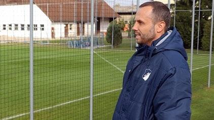Heute steht er neben dem Platz: Bernd Korzynietz als Kader-Planer im Nachwuchsbereich der TSG Hoffenheim. Heute steht er neben dem Platz: Bernd Korzynietz als Kader-Planer im Nachwuchsbereich der TSG Hoffenheim.