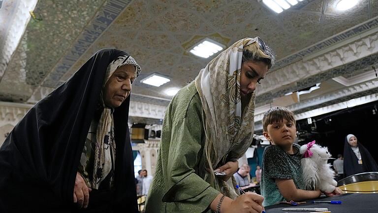 Präsidentenwahl im Iran       -  Die Wahlbeteiligung in der ersten Runde lag bei historisch schlechten 40 Prozent. (Archivbild)