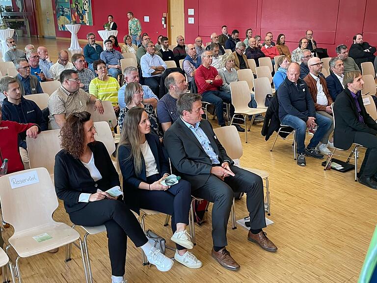 Blick in die Reihen der Besucher und Teilnehmer der zweiten Klimakonferenz im Landkreis Haßberge. Blick in die Reihen der Besucher und Teilnehmer der zweiten Klimakonferenz im Landkreis Haßberge.