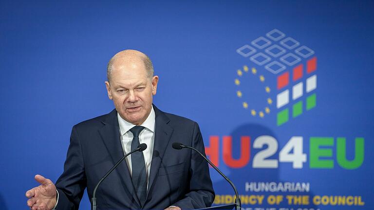 Informeller EU-Gipfel       -  Kanzler Olaf Scholz hatte die Vertrauensfrage eigentlich für Januar angekündigt - jetzt zeigt er sich verhandlungsbereit.