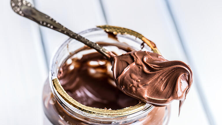 Symbolfoto: Nutella, Nuss-Nougat-Creme, Schokoladenaufstrich       -  Symbolfoto: Nutella, Nuss-Nougat-Creme, Schokoladenaufstrich