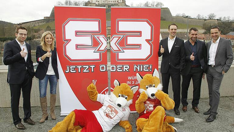 Startschuss für die 3x3-Kampagne: (von links) Christian Papay, Ariane Keupp, Benjamin Hirsch, Bernd Hollerbach und Michael Schlagbauer bei der Vorstellung der Profipläne. Startschuss für die 3x3-Kampagne: (von links) Christian Papay, Ariane Keupp, Benjamin Hirsch, Bernd Hollerbach und Michael Schlagbauer bei der Vorstellung der Profipläne.