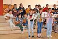 Die Klasse 2a interpretiert mit Ukulelen das Lied 'Bruder Jakob'.