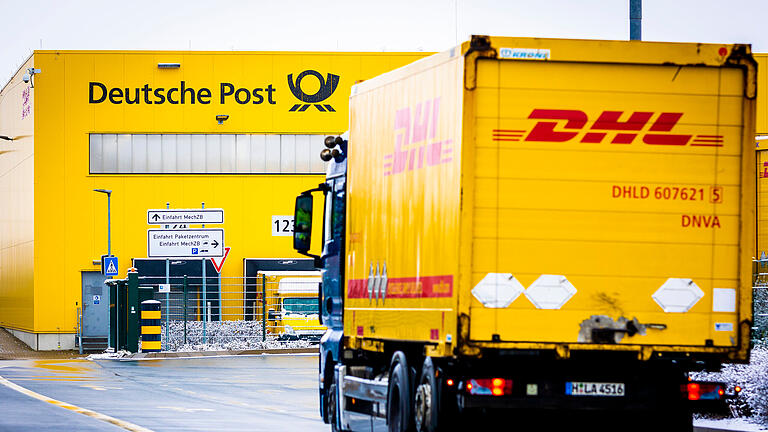 Deutsche Post DHL.jpeg - Wer sein Fahrrad versenden möchte, hat verschiedene Möglichkeiten: Paket-Versand, Deutsche Bahn oder Spedition. Deutsche Post DHL.jpeg - Wer sein Fahrrad versenden möchte, hat verschiedene Möglichkeiten: Paket-Versand, Deutsche Bahn oder Spedition.