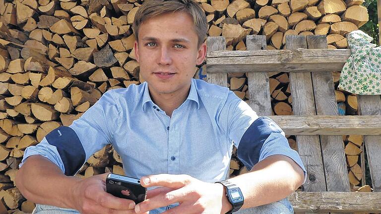 Im Garten seiner Eltern: Ab und an zieht es Thomas Balling, Mitgründer von Blinkist, immer wieder nach Hause. Der 26-Jährige stammt aus Salz bei Bad Neustadt. Im Garten seiner Eltern: Ab und an zieht es Thomas Balling, Mitgründer von Blinkist, immer wieder nach Hause. Der 26-Jährige stammt aus Salz bei Bad Neustadt.