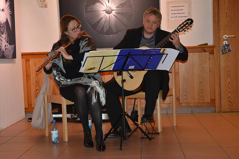 Sorgten für die stimmungsvolle musikalische Umrahmung der Vernissage: Gunda Schwen und Jaroslaw Kantorski. Sorgten für die stimmungsvolle musikalische Umrahmung der Vernissage: Gunda Schwen und Jaroslaw Kantorski.