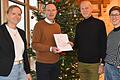 Die Projektgruppe von  „Prävention von Depressionen im Alter“ stellt die Untersuchungsergebnisse vor (von links) Vera Ksinski, Gesundheitsregionplus Landkreis Haßberge, stellvertretender Landrat Michael Ziegler, Johannes Kiep (AOK Bayern) und Projektkoordinatorin Katrin Jung.