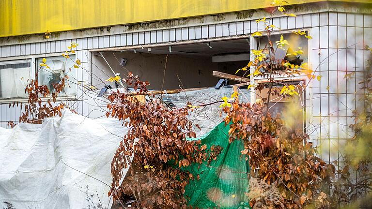 'Besser als unter der Brücke', immerhin habe er in der verlassenen Tankstelle ein Dach über dem Kopf, sagt der obdachlose Rentner. 'Besser als unter der Brücke', immerhin habe er in der verlassenen Tankstelle ein Dach über dem Kopf, sagt der obdachlose Rentner.