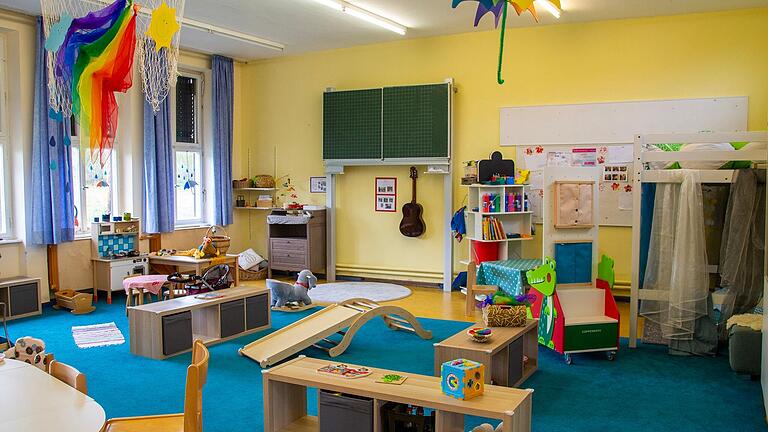 Aus einem alten Klassenzimmer wurde in Bühler ein großer Spielraum für derzeit vier Krippenkinder.