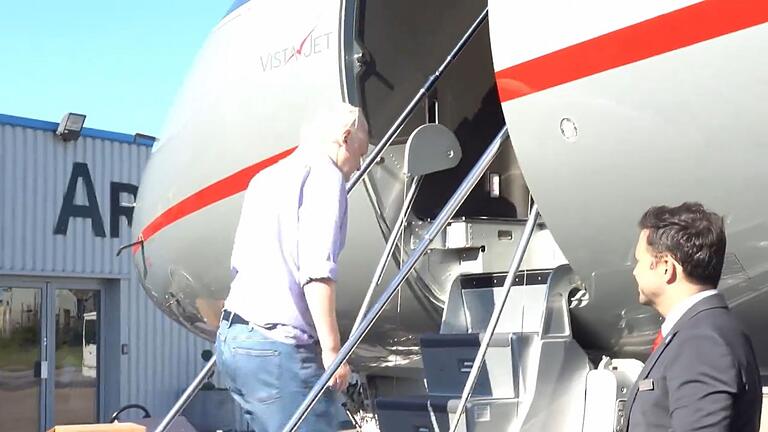 Wikileaks-Gründer Assange - Ein Bildschirmfoto vom X-Konto von Wikileaks zeigt Julian Assange, wie er nach seiner Entlassung aus dem Gefängnis ein Flugzeug besteigt, um das Vereinigte Königreich zu verlassen. Wikileaks-Gründer Assange - Ein Bildschirmfoto vom X-Konto von Wikileaks zeigt Julian Assange, wie er nach seiner Entlassung aus dem Gefängnis ein Flugzeug besteigt, um das Vereinigte Königreich zu verlassen.