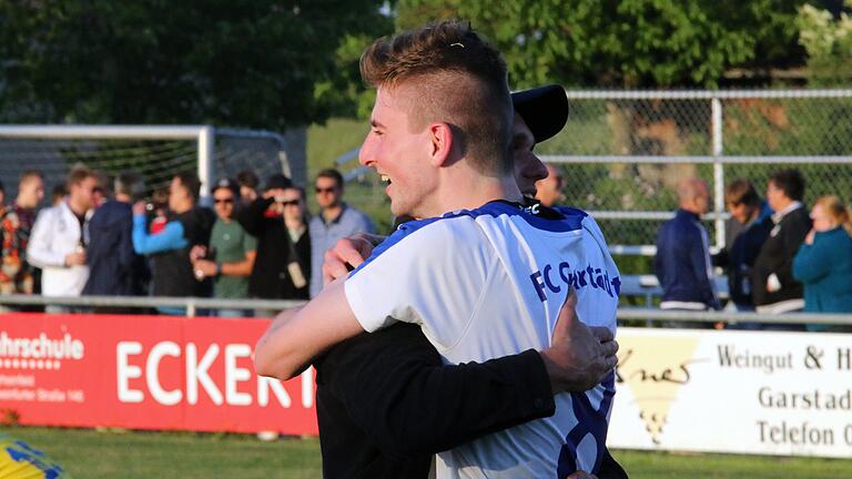 Aufstieg! Der FC Garstadt setzte sich in der Relegation gegen den TV Oberndorf mit 3:2 durch und steigt zum ersten Mal in der Vereinsgeschichte in die Schweinfurter Fußball-Kreisklasse auf. Aufstieg! Der FC Garstadt setzte sich in der Relegation gegen den TV Oberndorf mit 3:2 durch und steigt zum ersten Mal in der Vereinsgeschichte in die Schweinfurter Fußball-Kreisklasse auf.