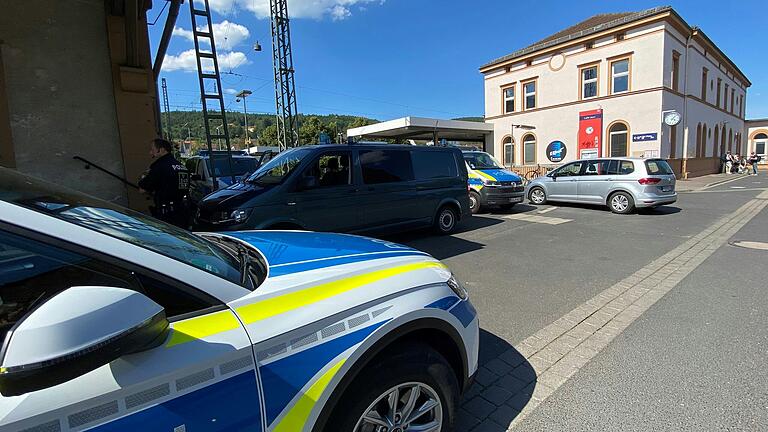 Ein Großaufgebot der Polizei fahndete Dienstag vergangene Woche vom Lohrer Bahnhof aus nach einem unbekannten Täter, der einen Passanten mit einem Messer verletzt haben sollte – jetzt steht fest: Die Tat ist nie geschehen.