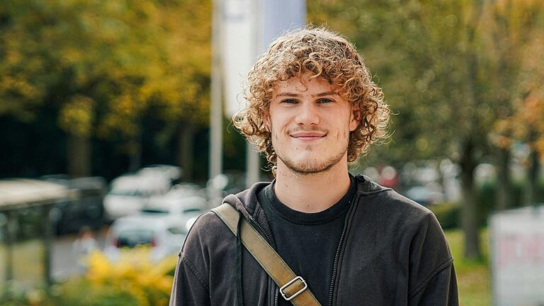 Jakob Schulz (1. Semester) wohnt an der Löwenbrücke. Jakob Schulz (1. Semester) wohnt an der Löwenbrücke.