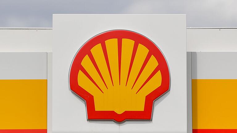 Shell       -  Für das zweite Quartal kündigte der Konzern niedrigere Gashandelserträge an.