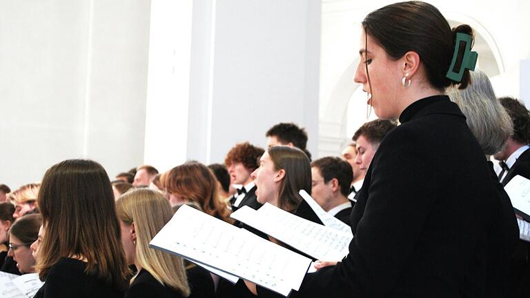 Die Sängerinnen und Sänger des Universitätschores Münster boten musikalische Extraklasse. Die Sängerinnen und Sänger des Universitätschores Münster boten musikalische Extraklasse.