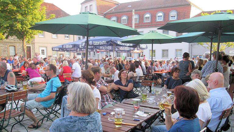 So stellt sich die Stadt Hammelburg die Wiederbelebung des Viehmarkts vor: Einmal monatlich ein Konzert, das Leben in die Innenstadt bringt.  Winfried Ehling       -  So stellt sich die Stadt Hammelburg die Wiederbelebung des Viehmarkts vor: Einmal monatlich ein Konzert, das Leben in die Innenstadt bringt.  Winfried Ehling
