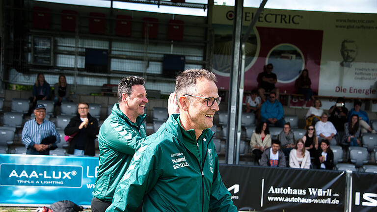 Zum Abschied der langjährigen Trainer Udo Eckert und Otto Dietz verliert der TSV Großbardorf 1:2 gegen Vatan Spor Aschaffenburg.