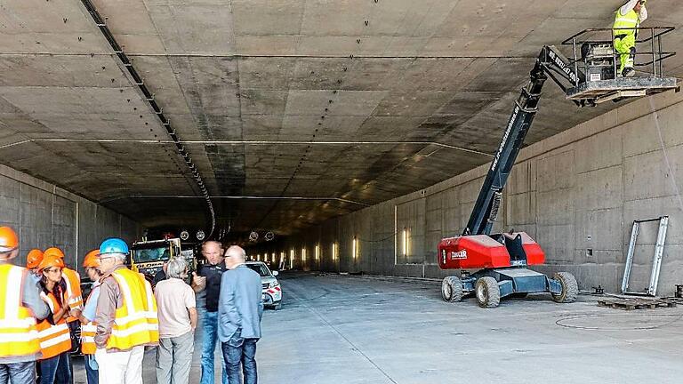 Einblicke in die Nordröhre des neuen Katzenberg-Tunnels.