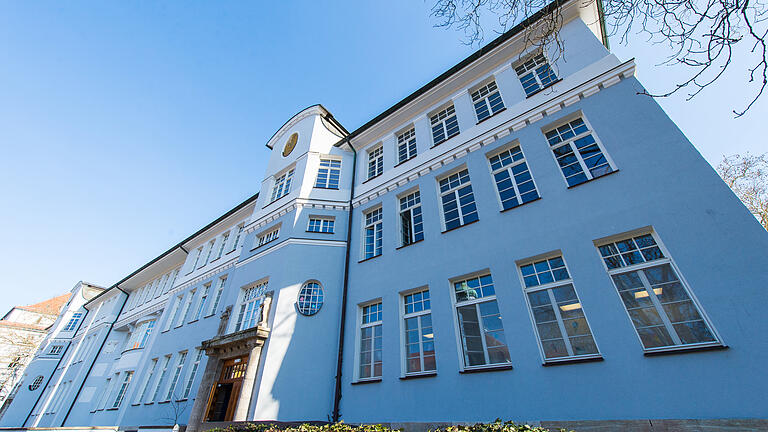 Ihr 110-jähriges Bestehen feiert die Frieden-Mittelschule mit einem Tag der offenen Tür am Samstag, 30. März. Ihr 110-jähriges Bestehen feiert die Frieden-Mittelschule mit einem Tag der offenen Tür am Samstag, 30. März.