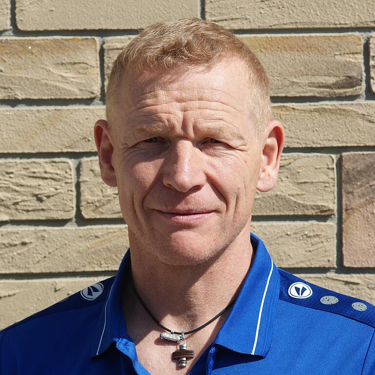 Peter Hofmann heute: Als Osteopath bringt er etliche Sportler schnell wieder auf die Beine. Peter Hofmann heute: Als Osteopath bringt er etliche Sportler schnell wieder auf die Beine.