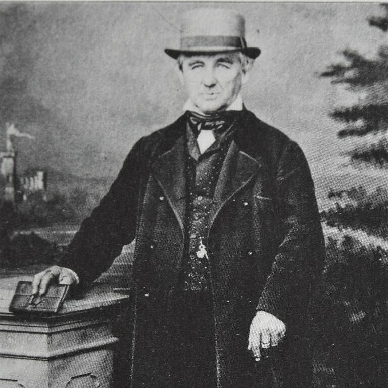 Georg Ludwig Rexroth der Jüngere (1801 - 1875) kaufte 1840 den halben unteren Eisenhammer in Lohr und siedelte sich 1850 mit der Übernahme des Eisenwerks Stein endgültig in der Stadt am Main an. Georg Ludwig Rexroth der Jüngere (1801 - 1875) kaufte 1840 den halben unteren Eisenhammer in Lohr und siedelte sich 1850 mit der Übernahme des Eisenwerks Stein endgültig in der Stadt am Main an.