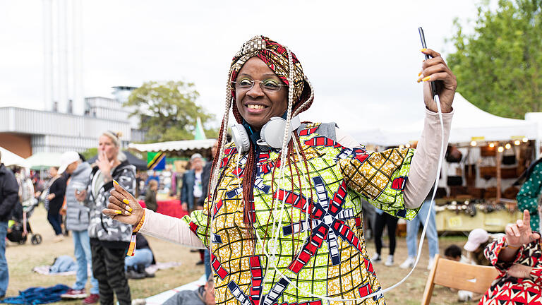Das größte und älteste Festival für afrikanische Musik und Kultur findet wieder in Würzburg statt. Eindrücke vom Sonntag.