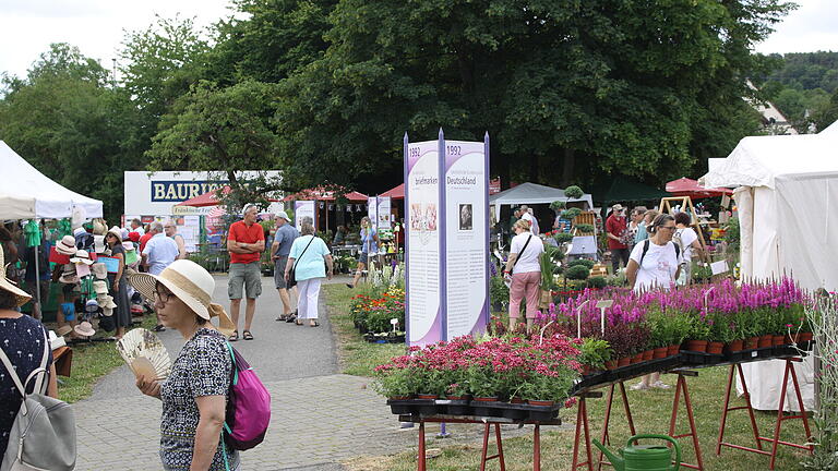 Von geöffneten Privatgärten über einen Gartenmarkt und eine Ausstellung bis hin zur kleinen Topfgartenschau und Musik reichten die Attraktionen bei den Himmelstadter Gartenkulturtagen.