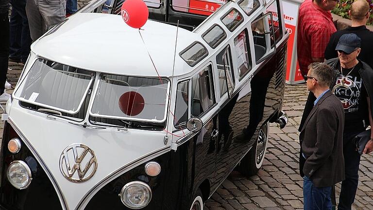 Objekt der Begierde: Oldtimer auf der Automeile beim Kitzinger Frühling. Objekt der Begierde: Oldtimer auf der Automeile beim Kitzinger Frühling.