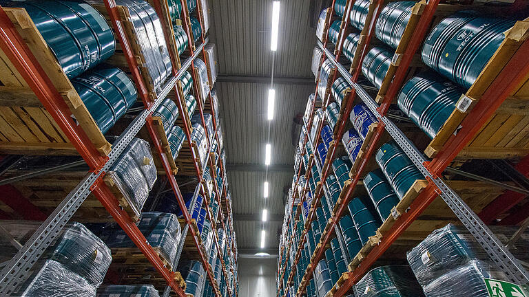 Das neue Gefahrstofflager von Schäflein Logistics in Röthlein. Auf 8000 Quadratmetern lagern hier gefährliche Stoffe wie Pflanzenschutzmittel und Benzine. Die Firma hat 8,8 Millionen Euro investiert.