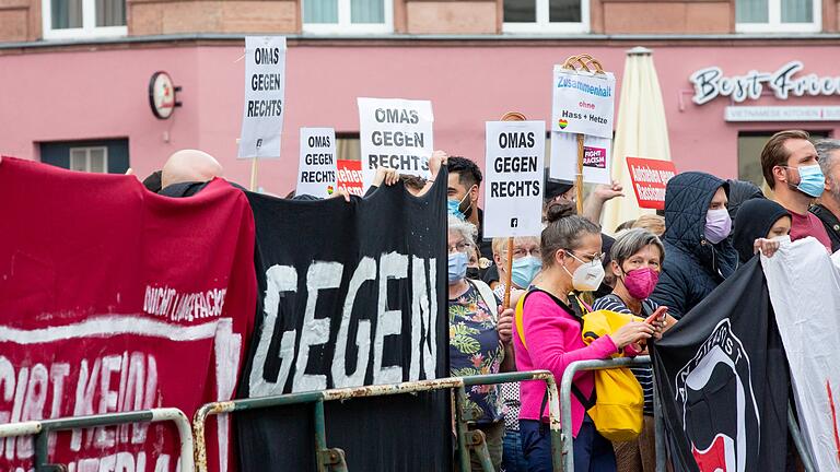 300 Frauen und Männer demonstrierten am vergangenen Samstag in Würzburg gegen den III. Weg. 300 Frauen und Männer demonstrierten am vergangenen Samstag in Würzburg gegen den III. Weg. 